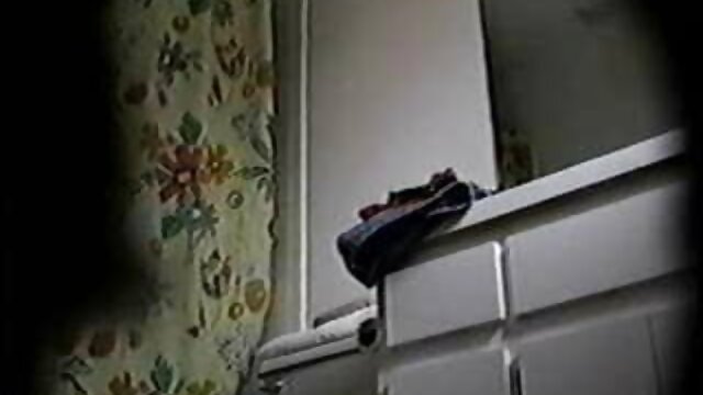 Koyuki Ono brunette xem phim sec dit nhau khong che bimbo thổi vòi nước như một thiên thần
