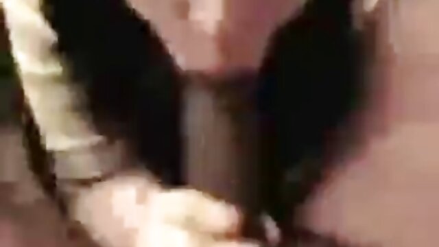 Khó painal vì busty brunette sec cuc net